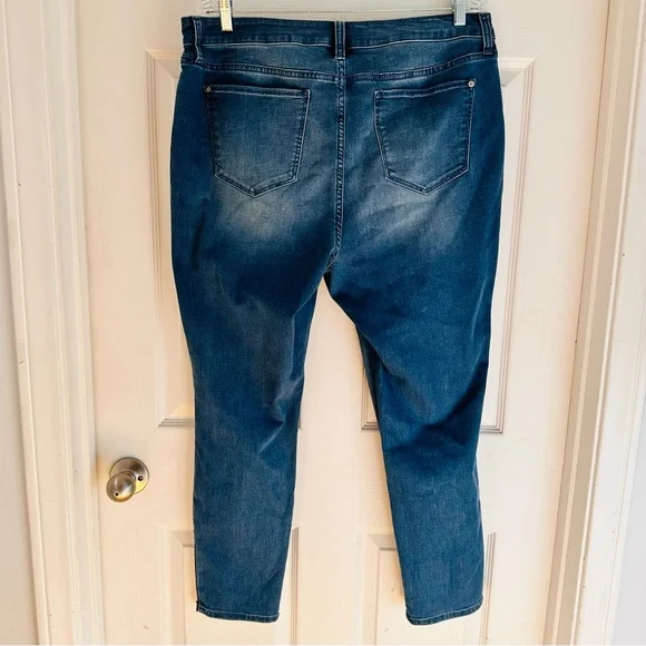 New York & Company Blue Jeans with Multicolor Sequin Detail - Picture 5 of 7